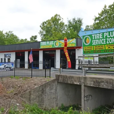 imgi_39_Tire-Plus-Service-Zone_d9aba5c8cb27e238bddd973c9f3e413a
